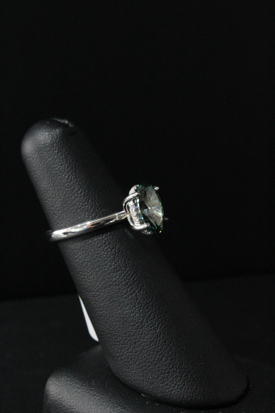 WG Lab Grown Diamond Green Oval Ring 2.12ctw