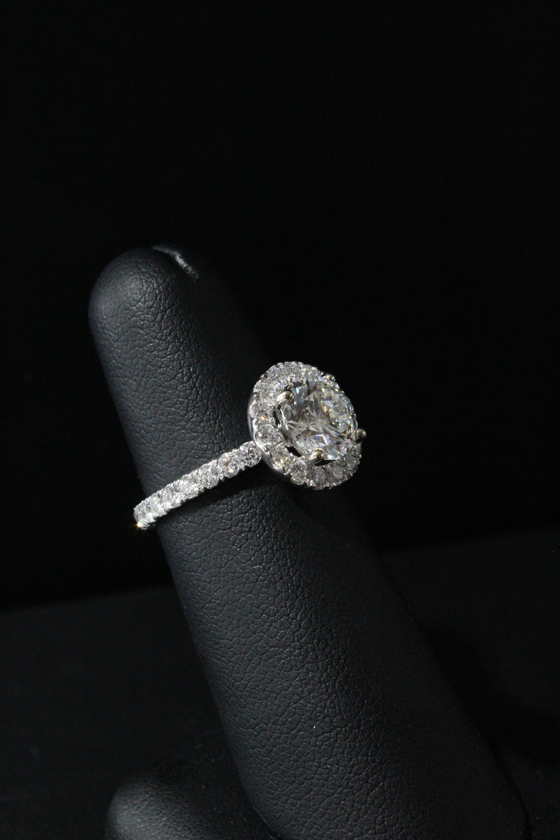 Lab Grown Round Diamond Ring 2ct VS1 E DW 1.12