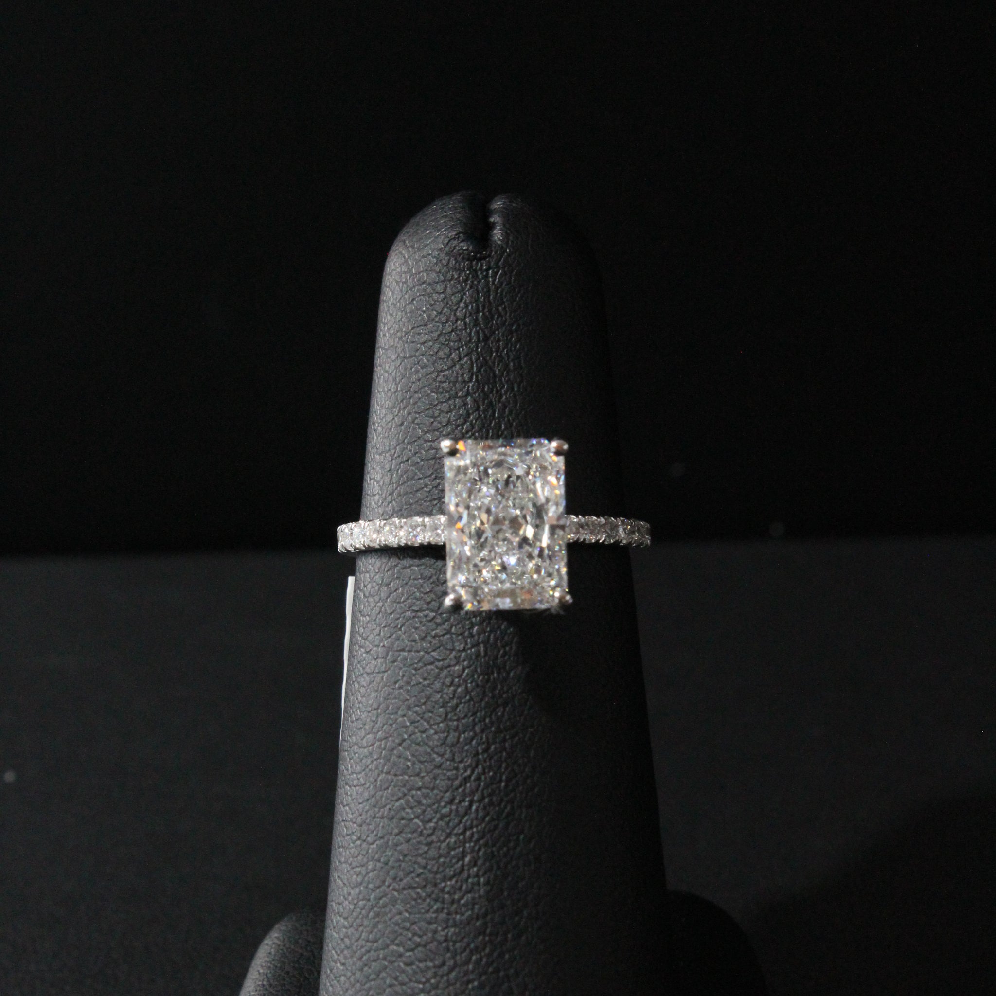 Lab Grown Round Diamond Ring 3.07ct VS1 G DW .28