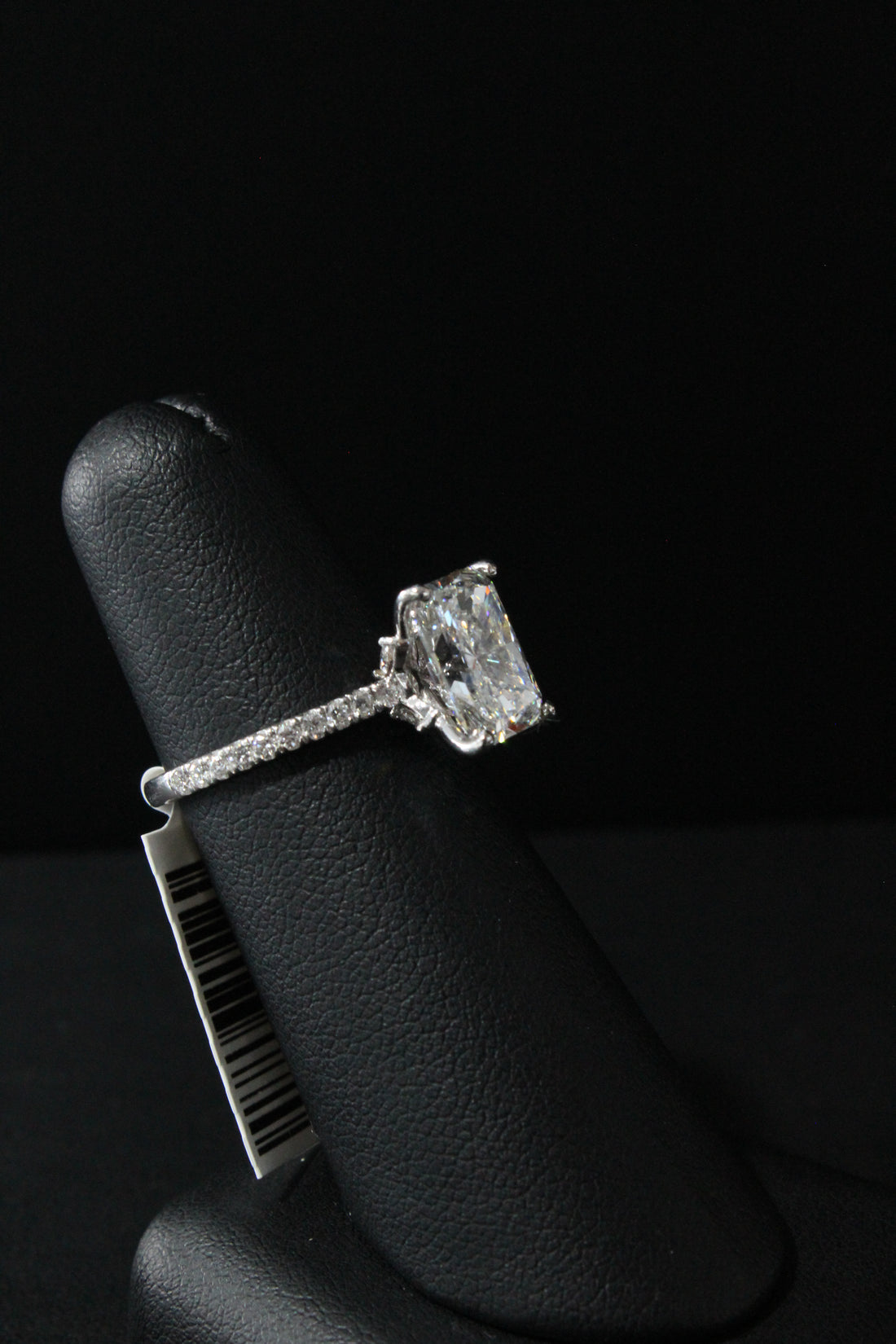 Lab Grown Round Diamond Ring 3.07ct VS1 G DW .28