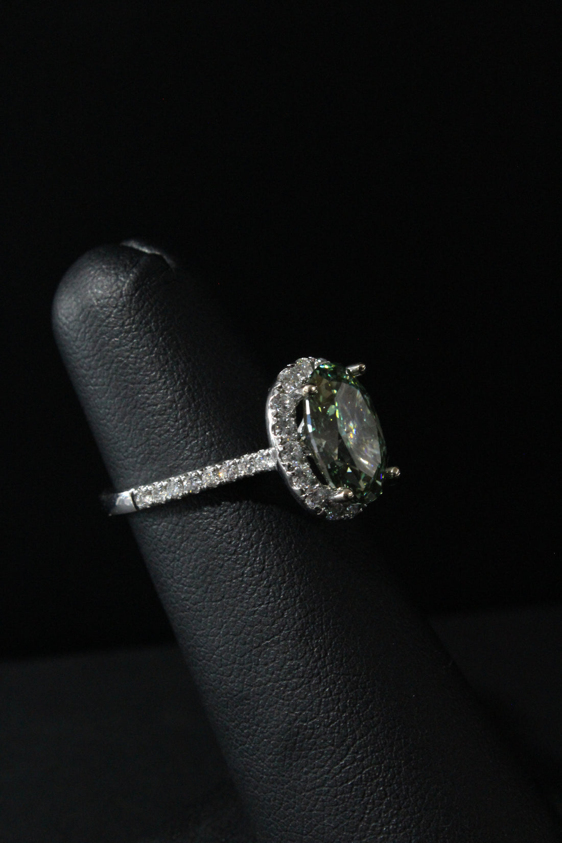 Lab Grown Green Oval Diamond Ring VS1 3.06ct DW 0.63ctw