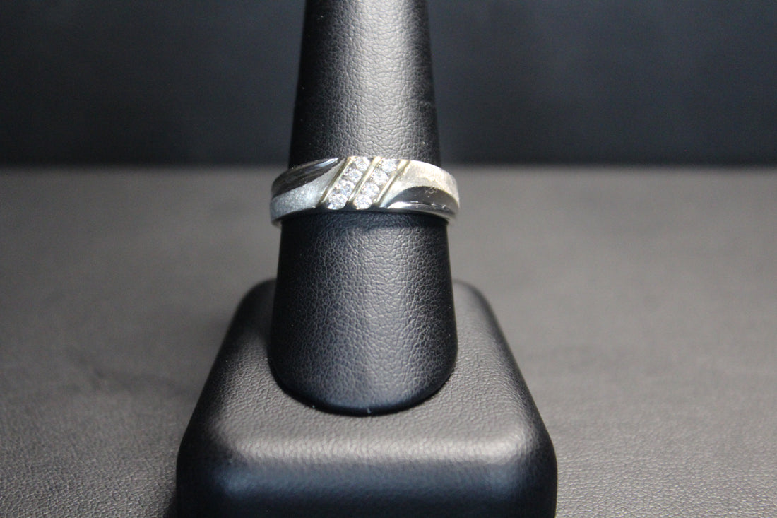 10K Two-Tone Diamond Band 6.4g